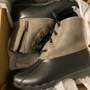 Brand new size 6 Sperry boots